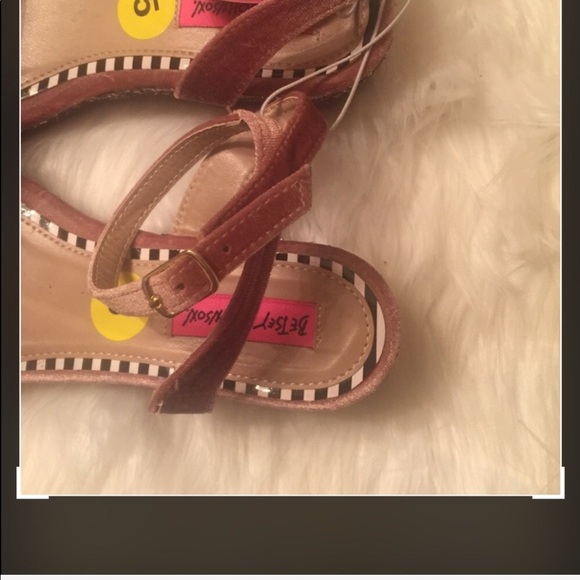 BETSEY JOHNSON KENNA SANDALS SIZE 5 NWT - Picture 6 of 7